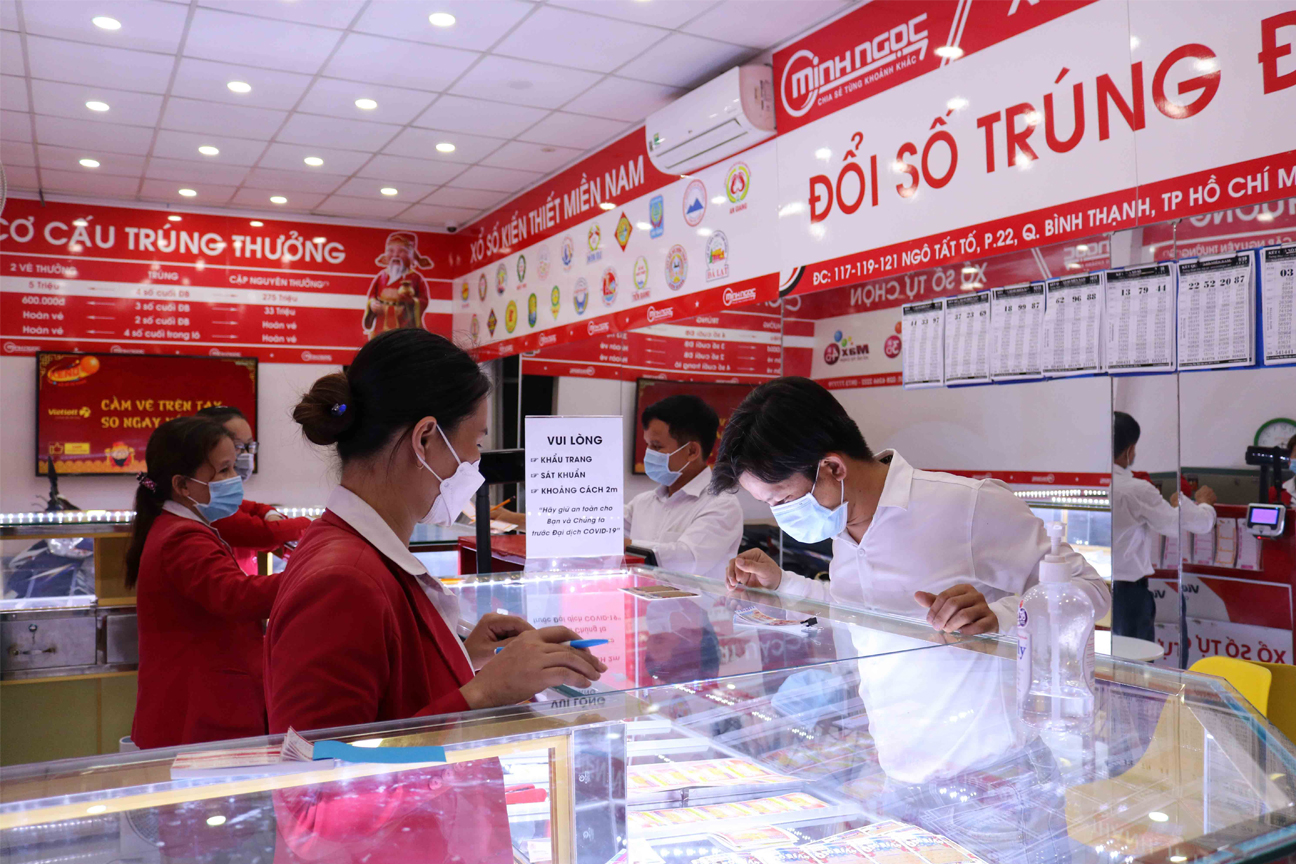 Hình ảnh về cửa hàng xổ số minh ngọc chuyển đổi số trúng thưởng giải đặc biệt và các giải lớn